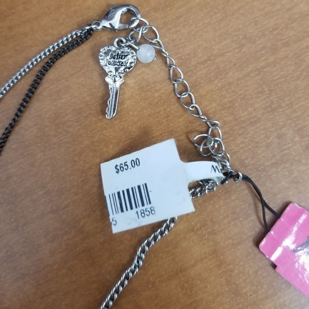 Betsey Johnson starfish and key charm necklace - Picture 2 of 4